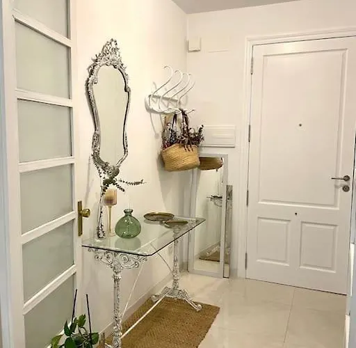 Cute And Comfortable -c&c-hutt-010593 Apartment *