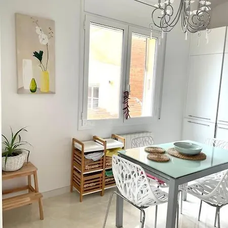 Cute And Comfortable -c&c-hutt-010593 * Tarragona