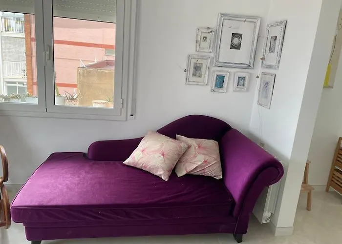 Cute And Comfortable -c&c-hutt-010593 Tarragona